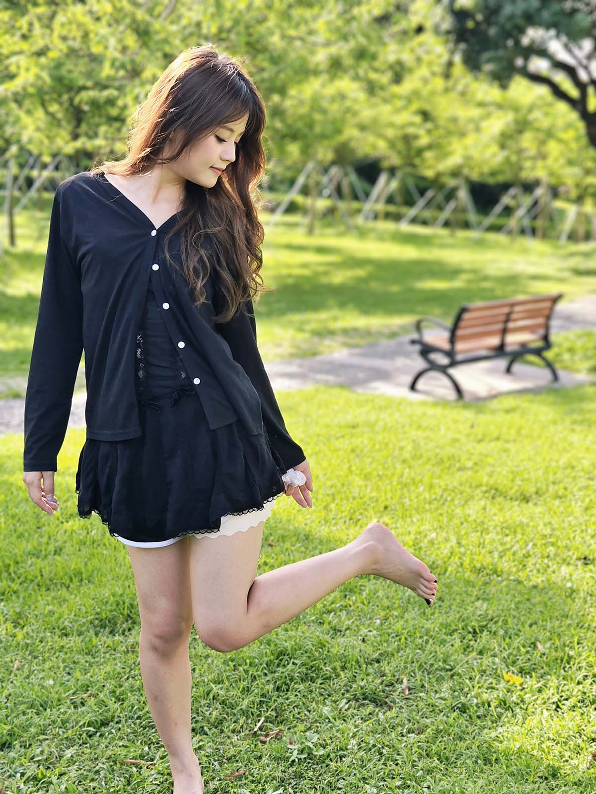 约拍系列 001号作品 草地约拍 00后学妹 预览图 - 2 约拍系列 001号作品 草地约拍 00后学妹 预览图 - 2