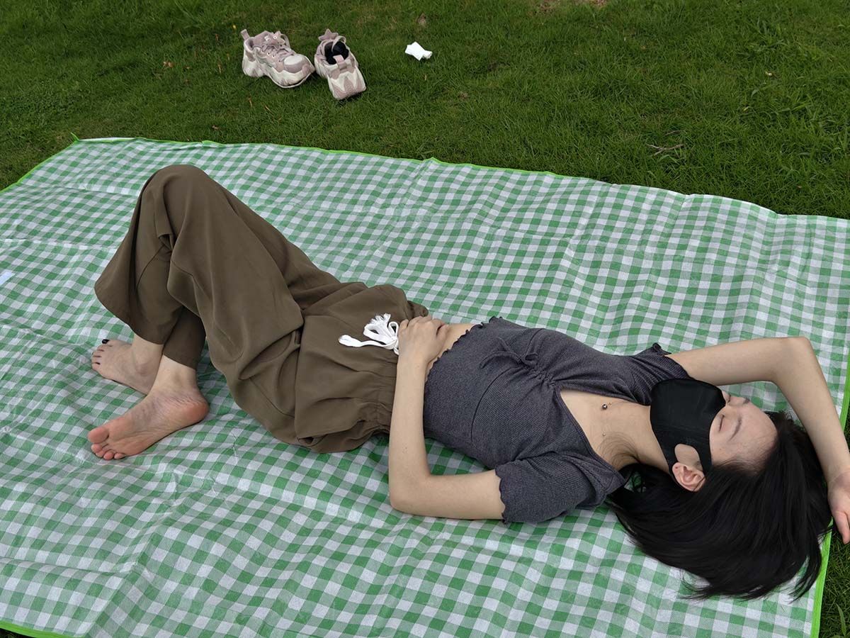 约拍系列 002号作品 口罩嫩白脚 预览图 - 2 约拍系列 002号作品 口罩嫩白脚 预览图 - 2