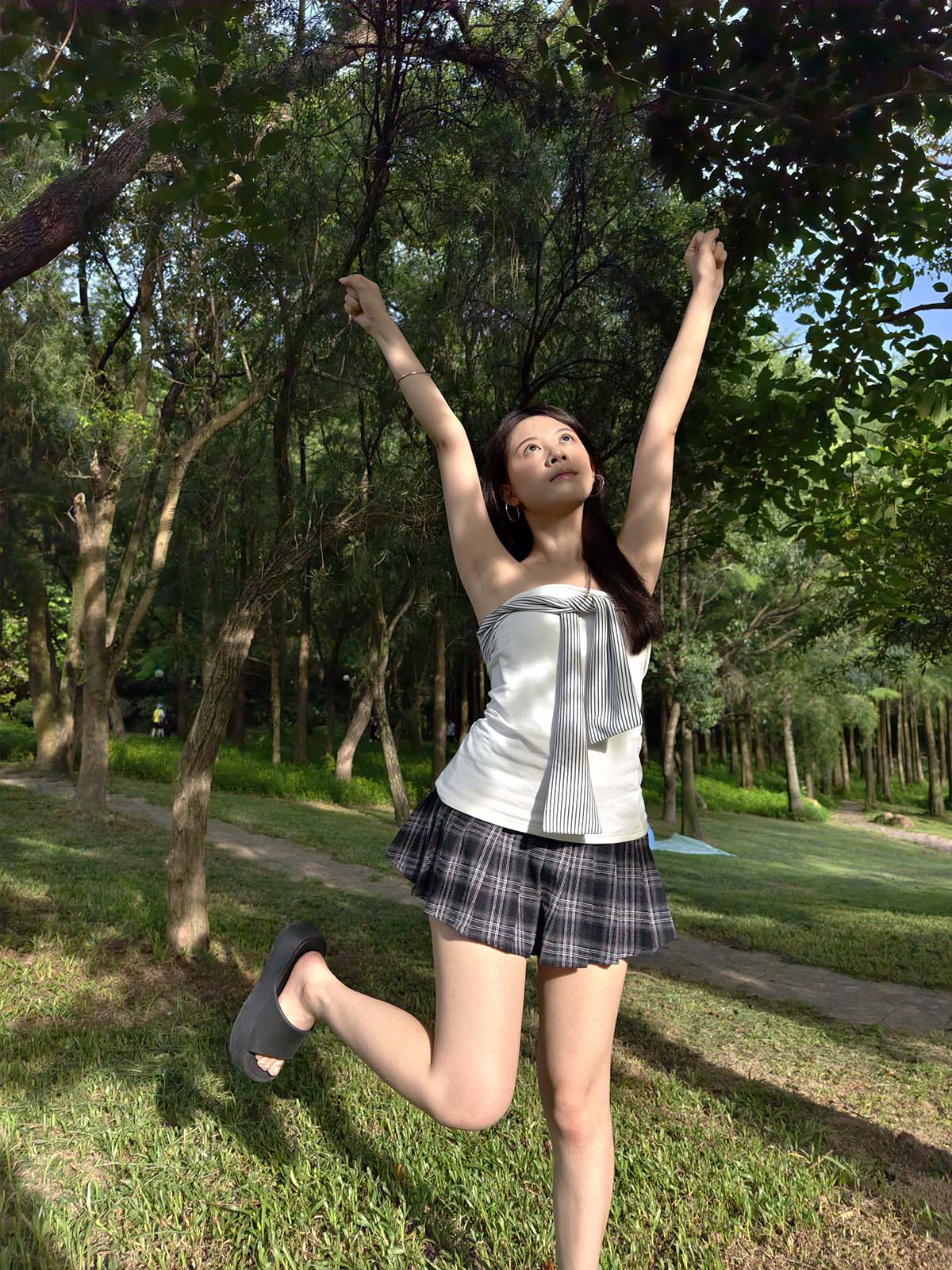 约拍系列 003号作品 高颜值短裙小妹 预览图 - 2 约拍系列 003号作品 高颜值短裙小妹 预览图 - 2