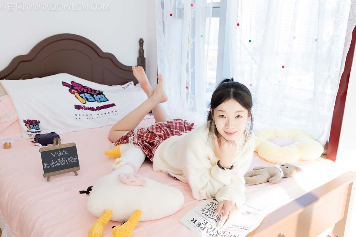 物恋传媒 NO.2595 水蜜桃-板鞋、白棉袜、裸足 预览图 - 2 物恋传媒 NO.2595 水蜜桃-板鞋、白棉袜、裸足 预览图 - 2