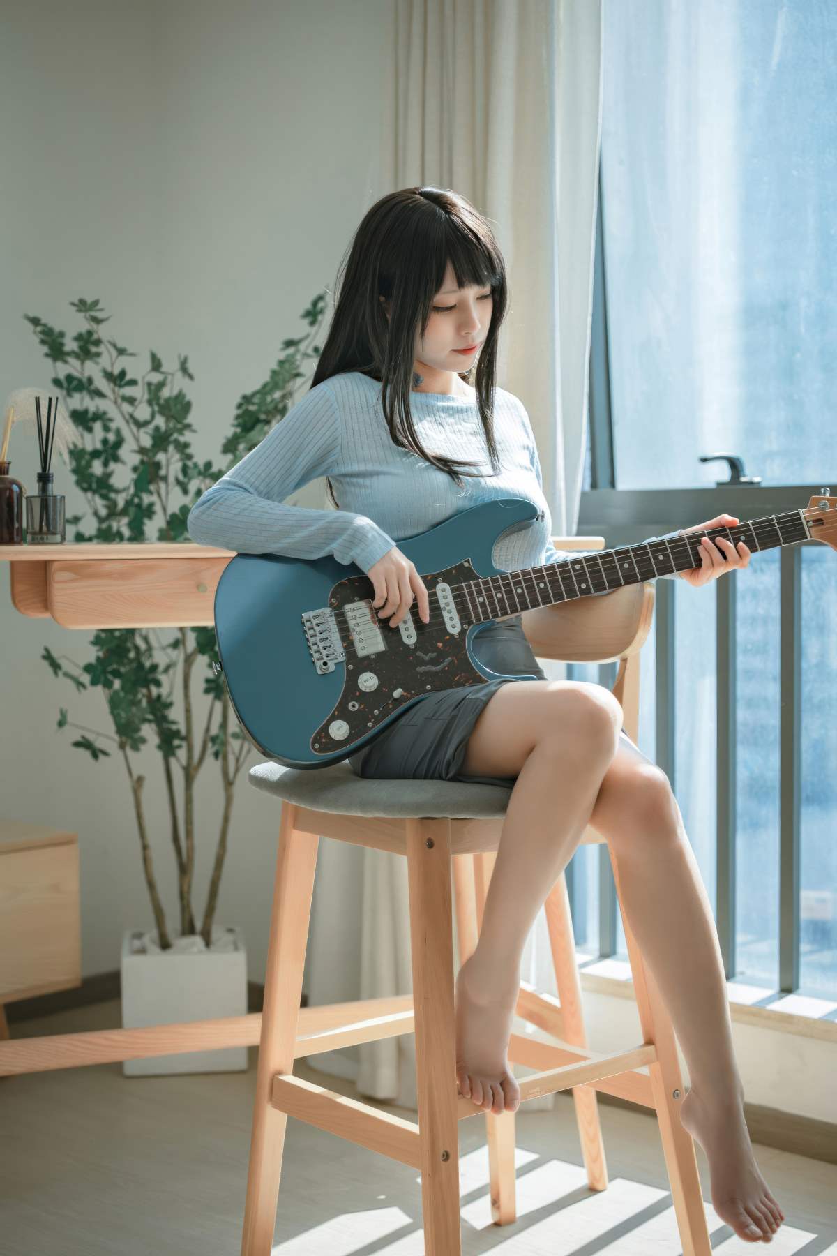 三無人型 – 吉他妹妹