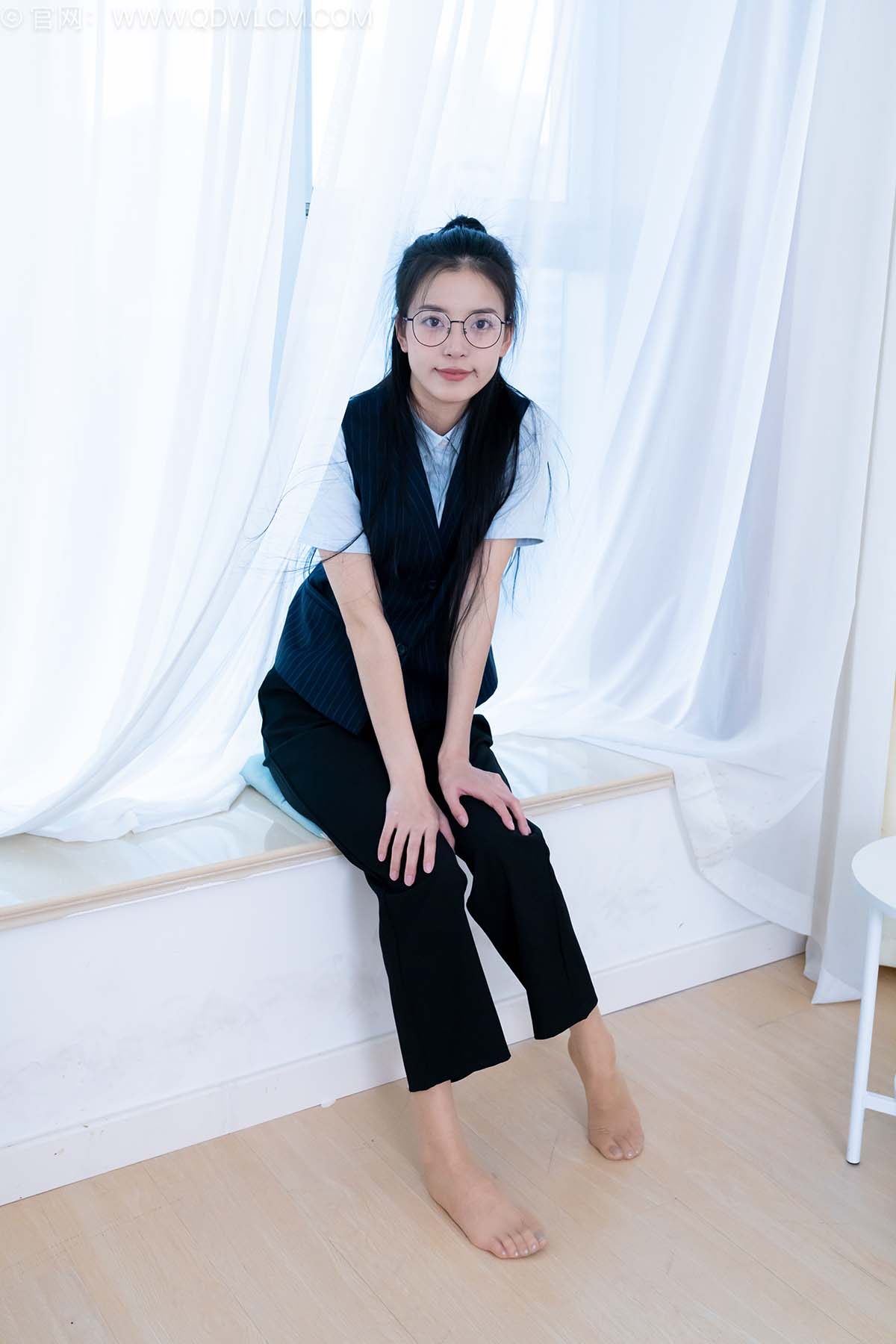 物恋传媒 NO.2603 茯苓-平底鞋、短肉丝、短黑丝、薄肉丝、银行制服