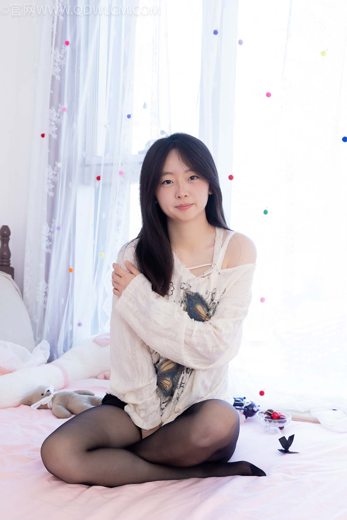 物恋传媒 NO.2608 萌萌-马丁靴、薄黑丝 预览图 - 2 物恋传媒 NO.2608 萌萌-马丁靴、薄黑丝 预览图 - 2