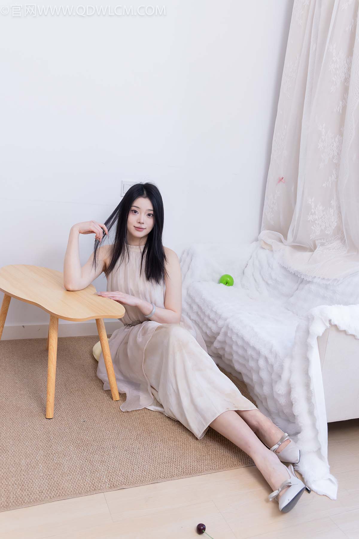 物恋传媒 NO.2623 小暖-高跟鞋、白棉袜、裸足 预览图 - 2 物恋传媒 NO.2623 小暖-高跟鞋、白棉袜、裸足 预览图 - 2