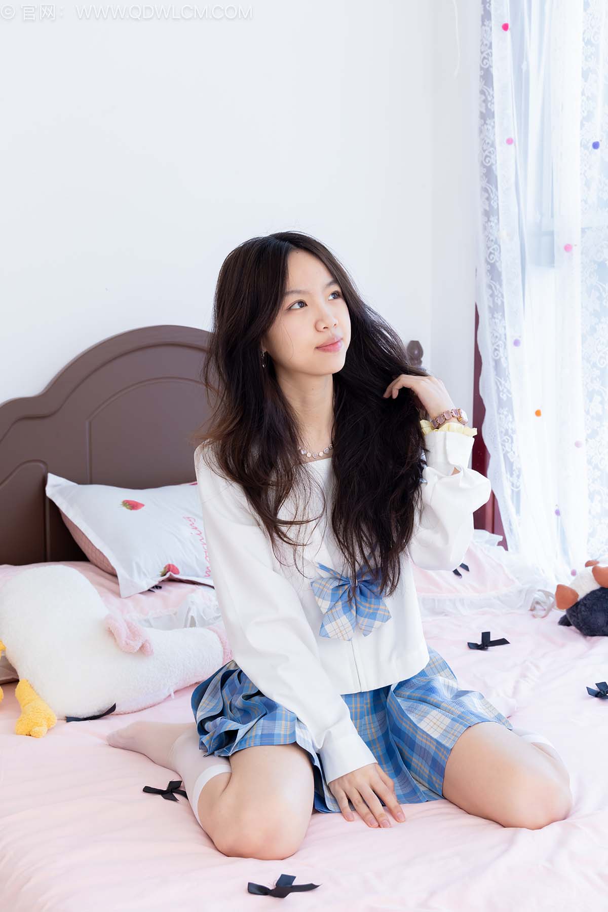 物恋传媒 NO.2647 连翘-皮鞋、薄白丝小腿袜、裸足、jk制服 预览图 - 2 物恋传媒 NO.2647 连翘-皮鞋、薄白丝小腿袜、裸足、jk制服 预览图 - 2