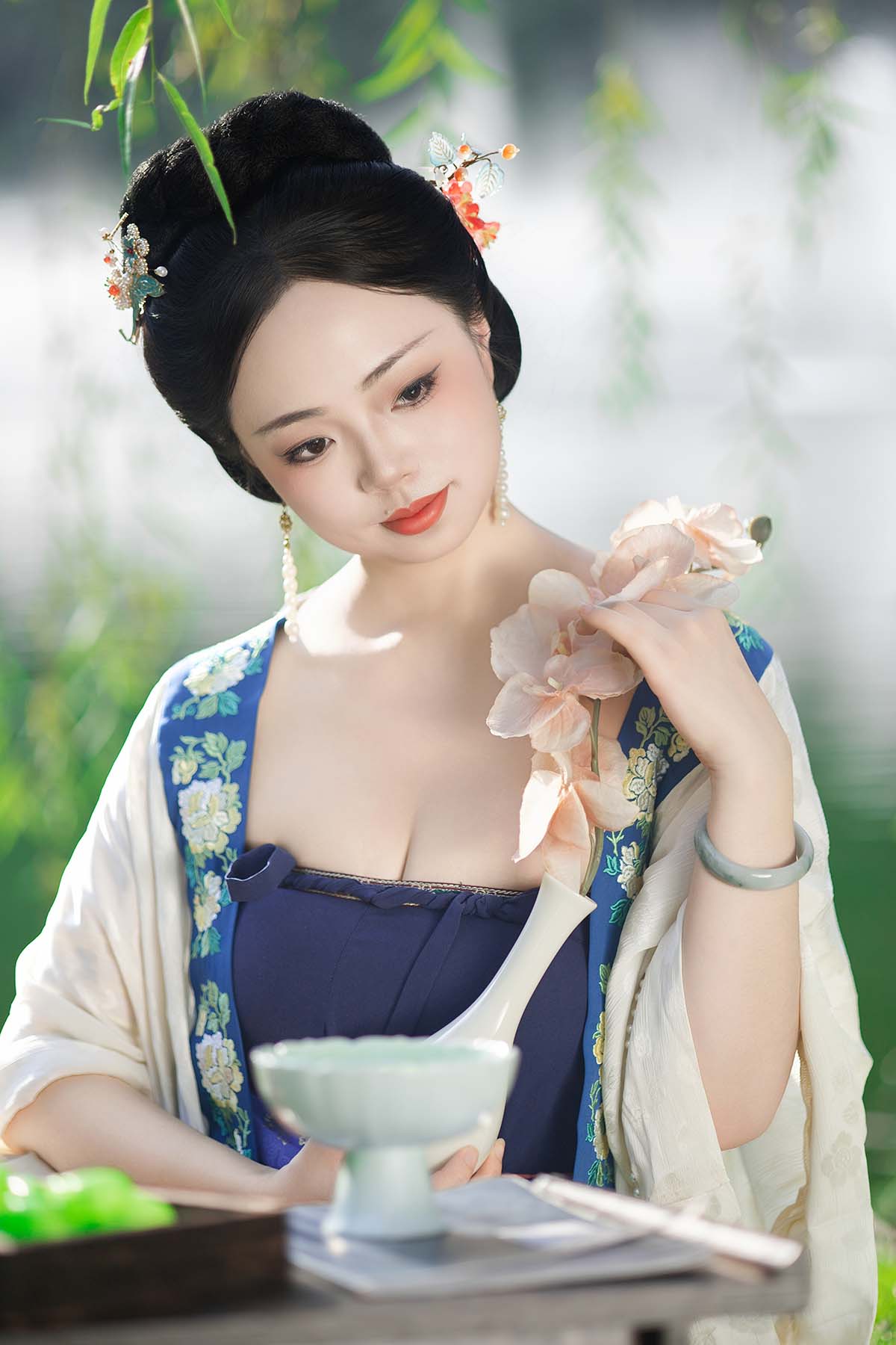 [YITUYU艺图语]2025.10.28 玉貌香腮天赋与，清姿不假铅华。