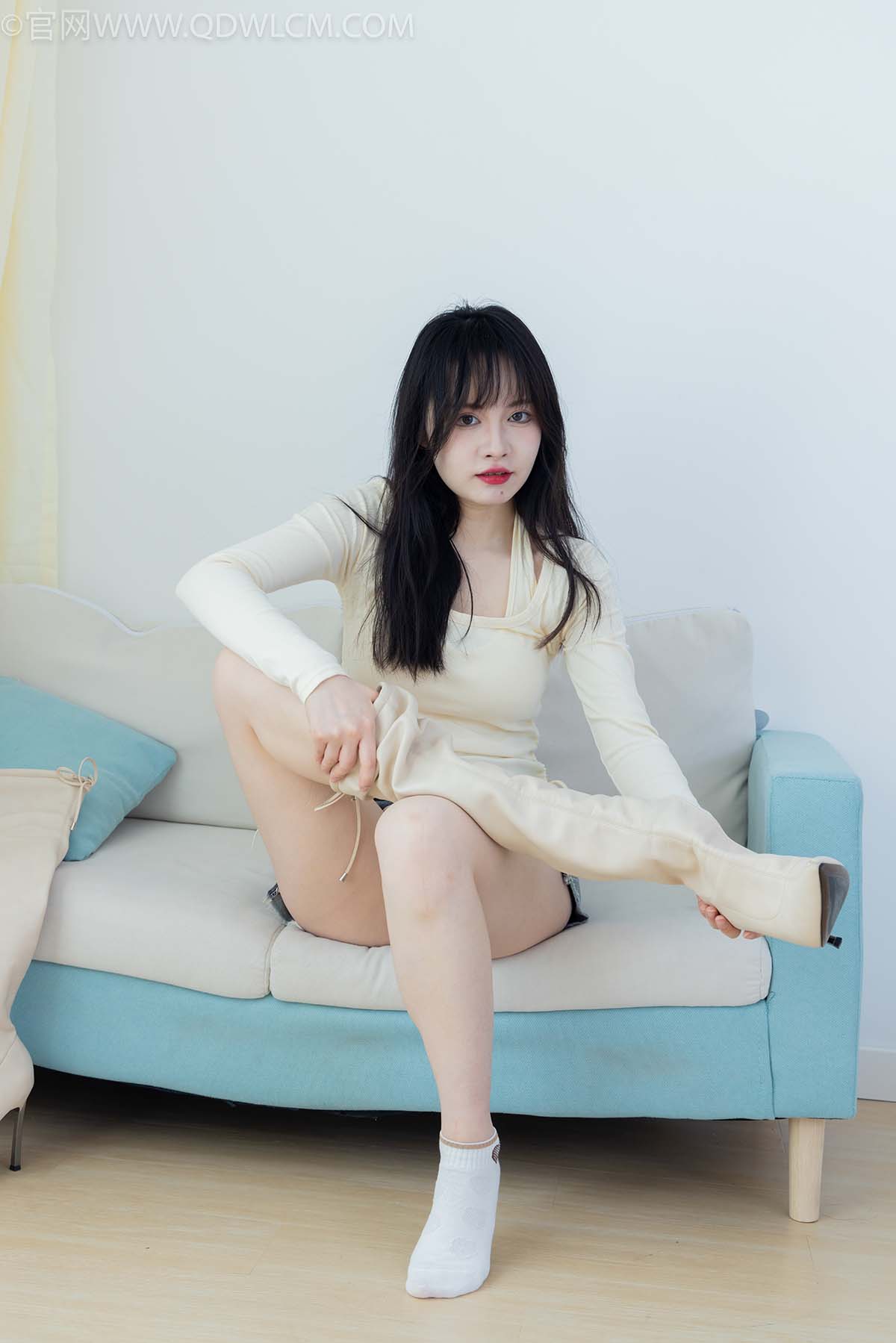 物恋传媒 NO.2660 小酒-高跟长靴、白棉袜、裸足 预览图 - 2 物恋传媒 NO.2660 小酒-高跟长靴、白棉袜、裸足 预览图 - 2