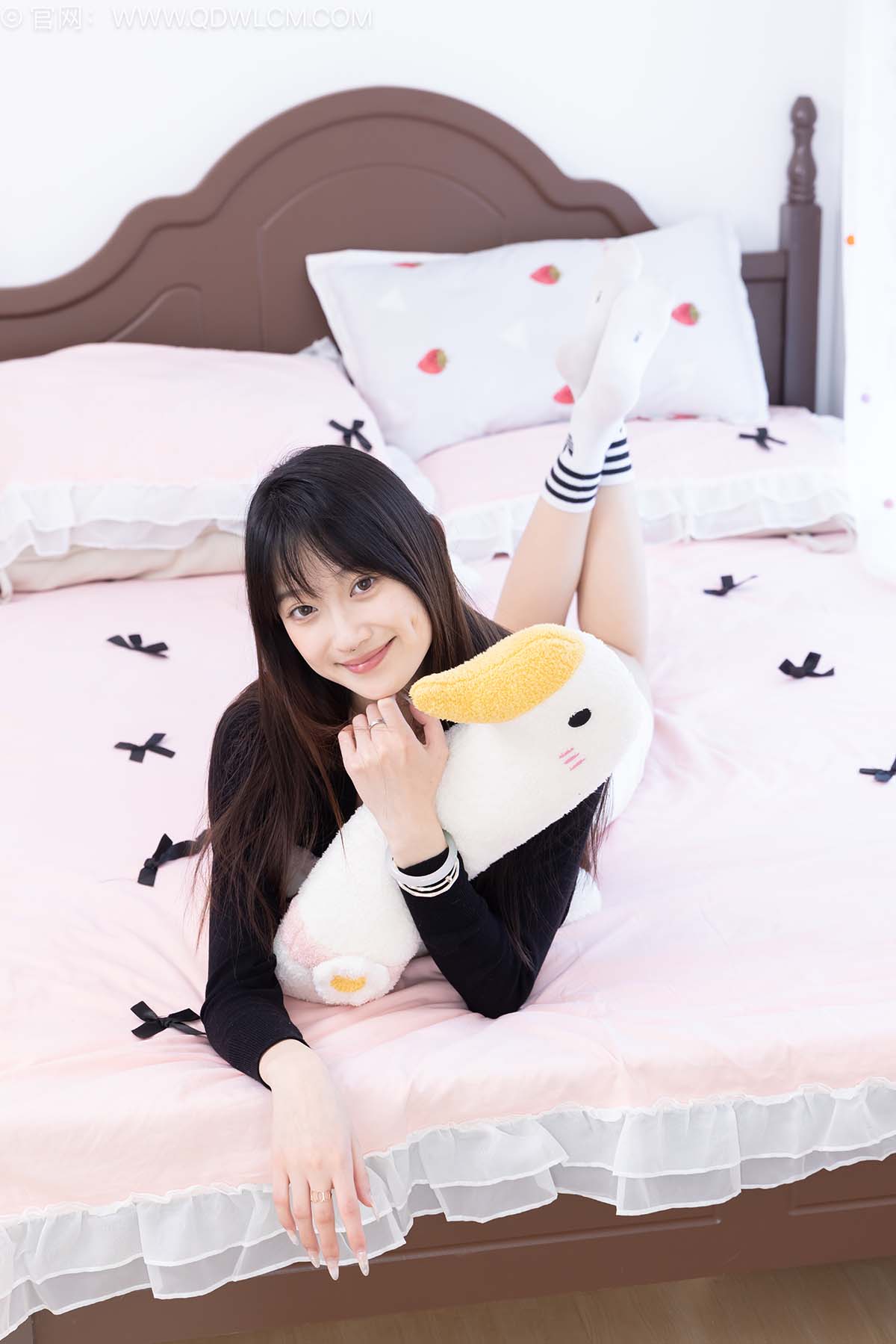 物恋传媒 NO.2663 山奈-帆布鞋、自然穿脏白棉袜、裸足 预览图 - 2 物恋传媒 NO.2663 山奈-帆布鞋、自然穿脏白棉袜、裸足 预览图 - 2