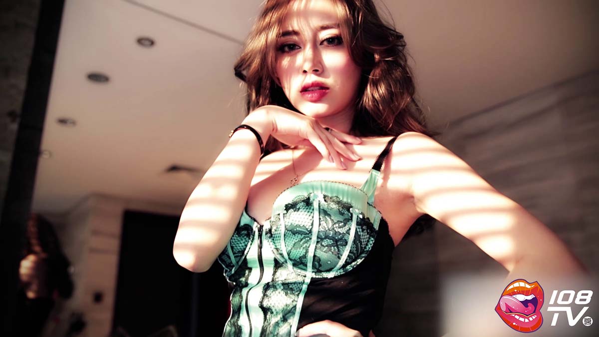 [108酱TV]王轶玲 – 超高级美女性感写真 预览图 - 2