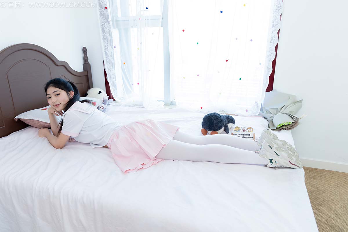 物恋传媒 NO.2691 包包-运动鞋、厚白丝、jk制服 预览图 - 2 物恋传媒 NO.2691 包包-运动鞋、厚白丝、jk制服 预览图 - 2