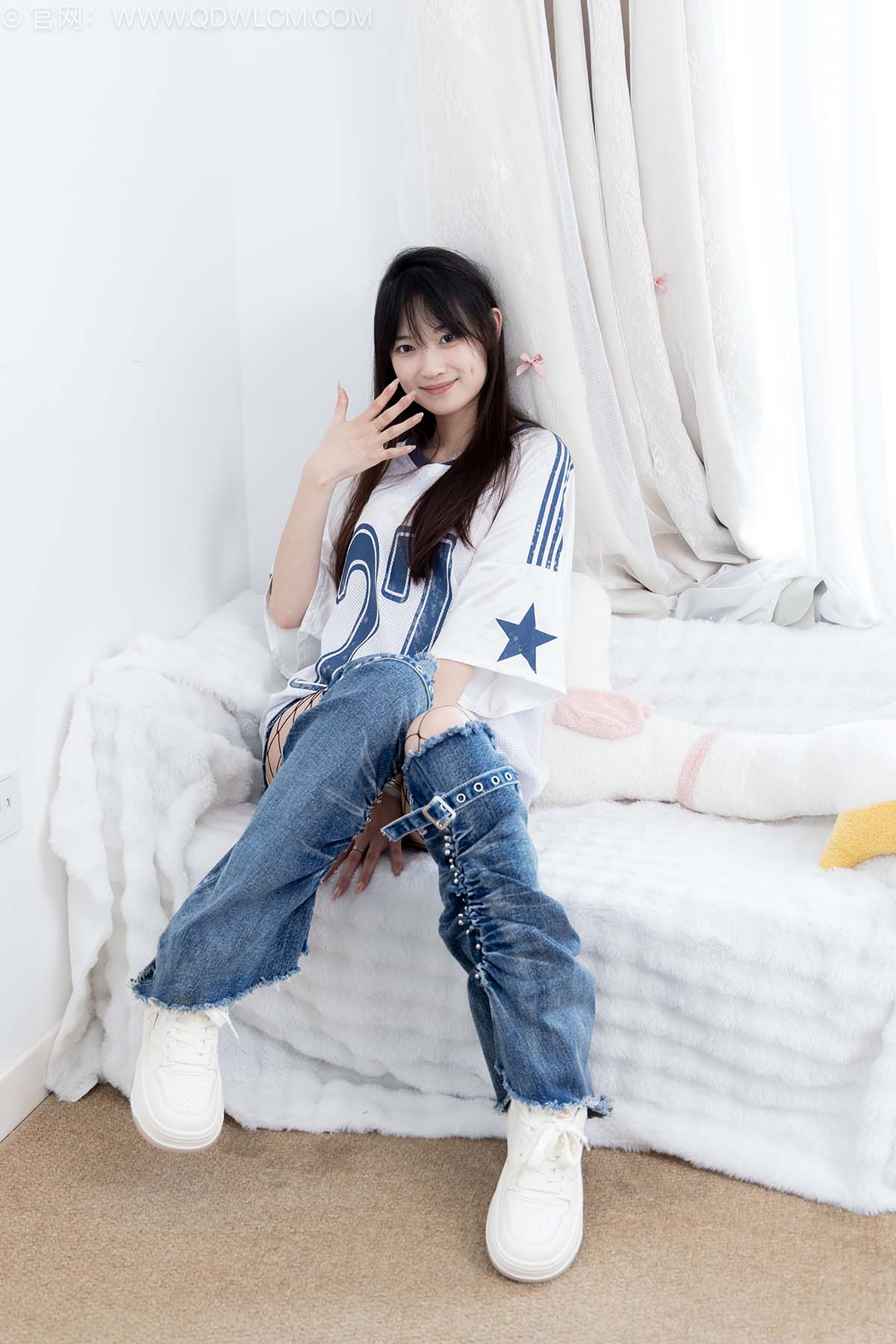 物恋传媒 NO.2694 山奈-板鞋、黑色网袜、分体牛仔裤 预览图 - 1 物恋传媒 NO.2694 山奈-板鞋、黑色网袜、分体牛仔裤 预览图 - 1