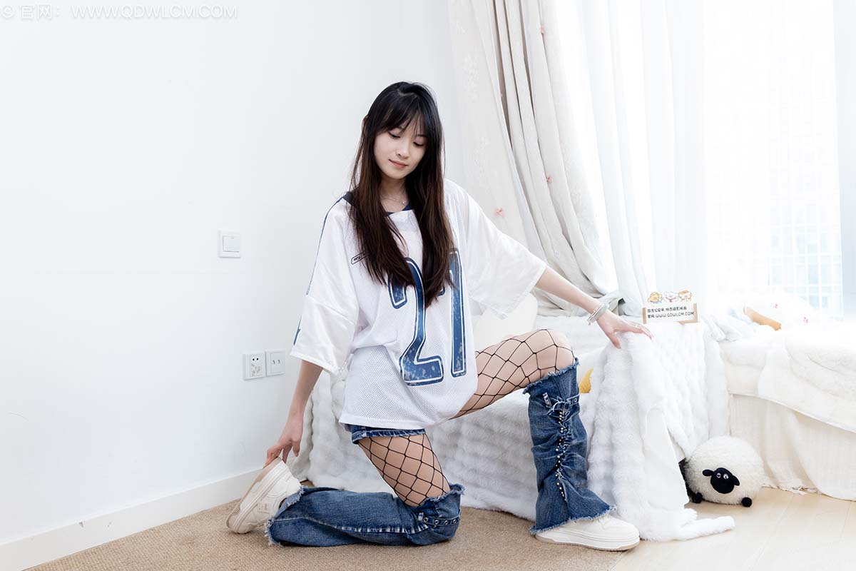 物恋传媒 NO.2694 山奈-板鞋、黑色网袜、分体牛仔裤 预览图 - 2 物恋传媒 NO.2694 山奈-板鞋、黑色网袜、分体牛仔裤 预览图 - 2