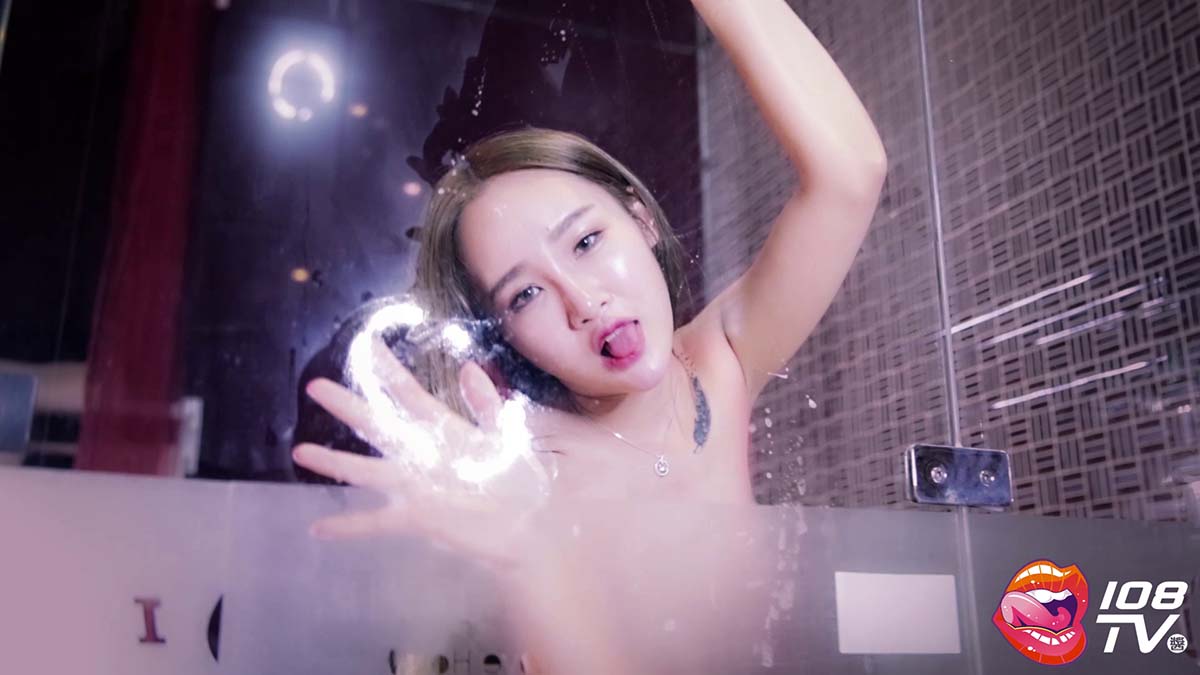 [108酱TV]欣杨 – 性感嫩模浴缸湿身诱惑