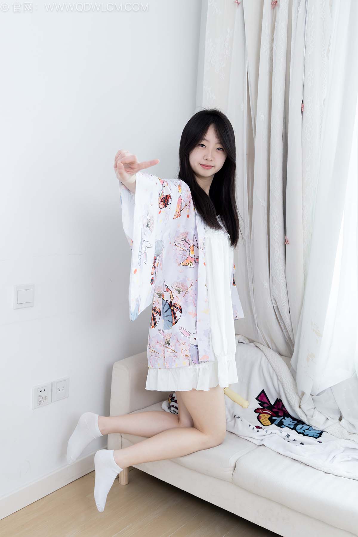物恋传媒 NO.2715 萌萌-木屐、薄黑丝、纯白棉袜 预览图 - 2 物恋传媒 NO.2715 萌萌-木屐、薄黑丝、纯白棉袜 预览图 - 2