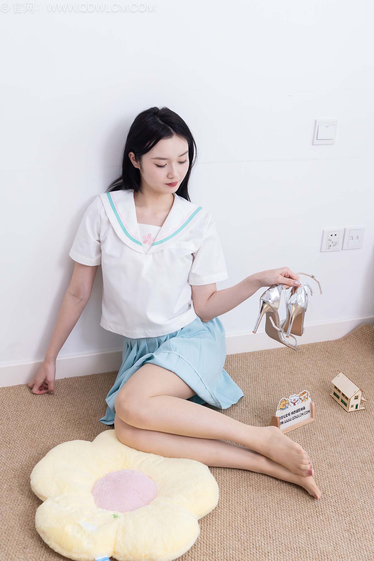 物恋传媒 NO.2729 橙子-高跟凉鞋、薄肉丝、jk制服 预览图 - 2 物恋传媒 NO.2729 橙子-高跟凉鞋、薄肉丝、jk制服 预览图 - 2