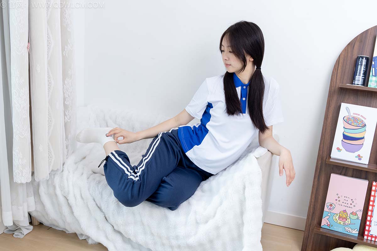 物恋传媒 NO.2735 萌萌-白棉袜、裸足、校服 预览图 - 1 物恋传媒 NO.2735 萌萌-白棉袜、裸足、校服 预览图 - 1