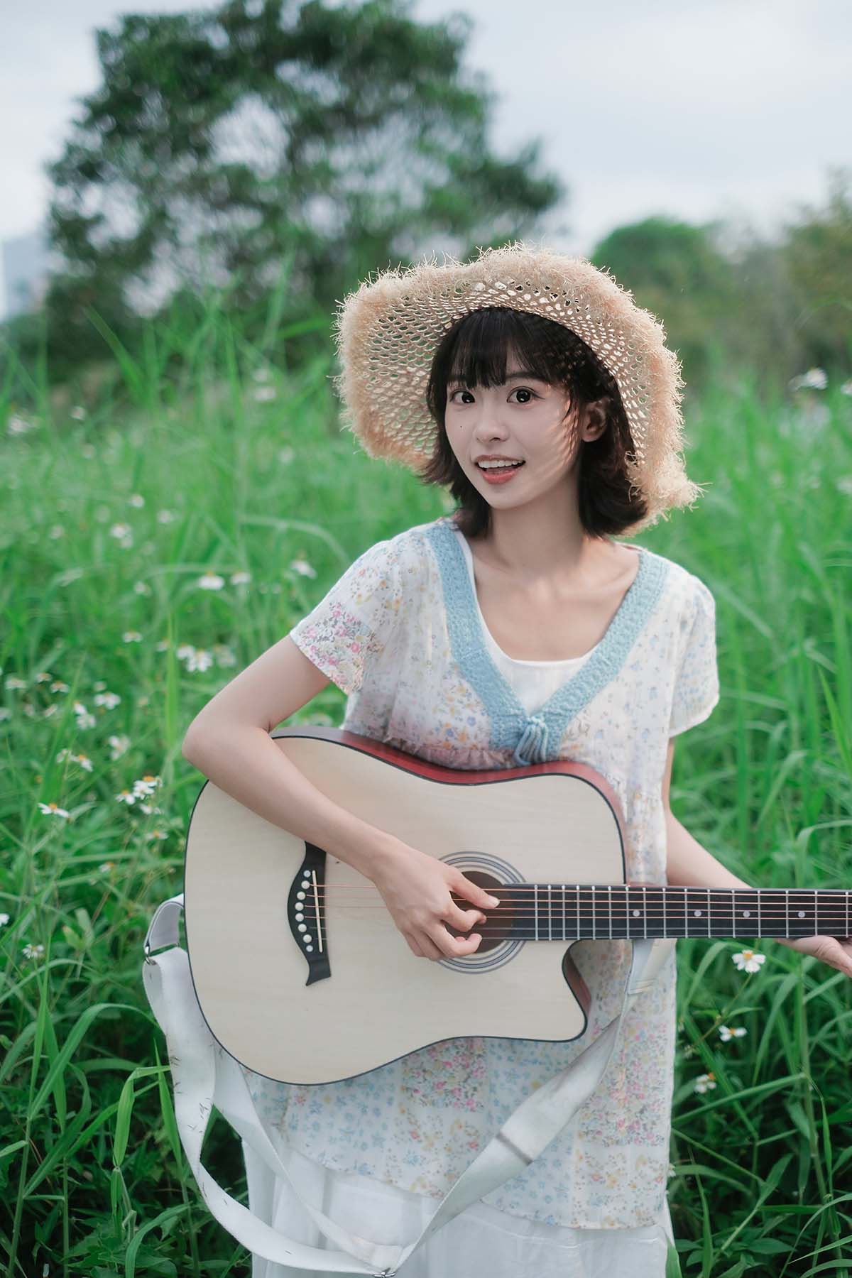 [YITUYU艺图语]2026.04.09 夏日的浪漫，藏在漫野的绿意里 暗中讨饭