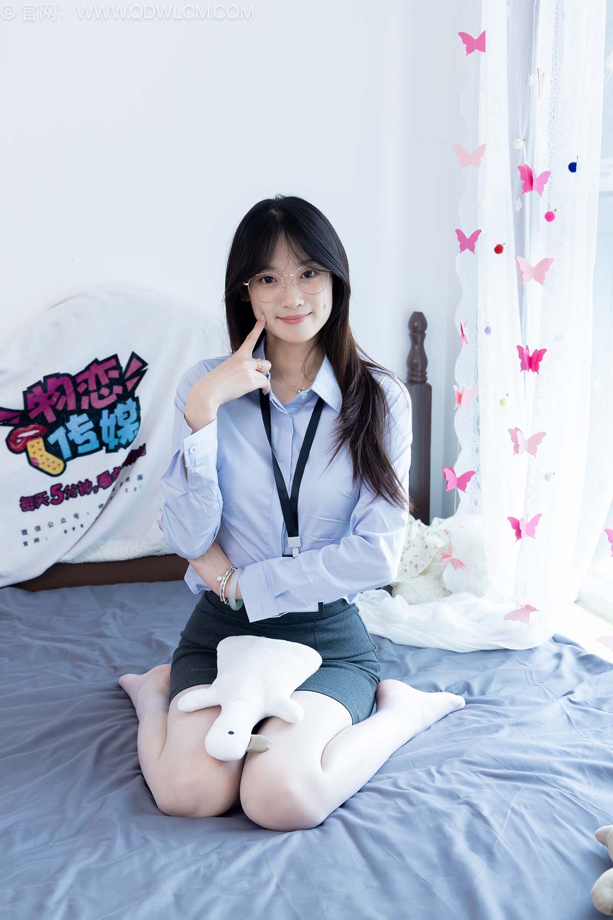 物恋传媒 NO.2792 山奈-高跟鞋、油亮薄白丝、ol制服 预览图 - 2 物恋传媒 NO.2792 山奈-高跟鞋、油亮薄白丝、ol制服 预览图 - 2